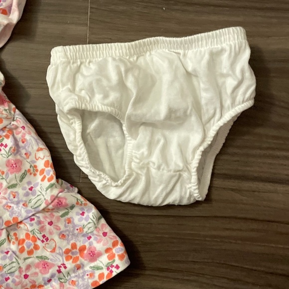 Carter's Baby Girl Floral Print Ruffle Dress with White bloomers size 3M - Picture 3 of 5